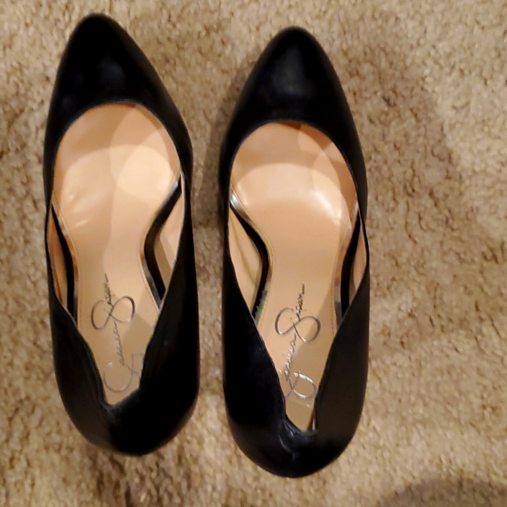 Must Go black pumps